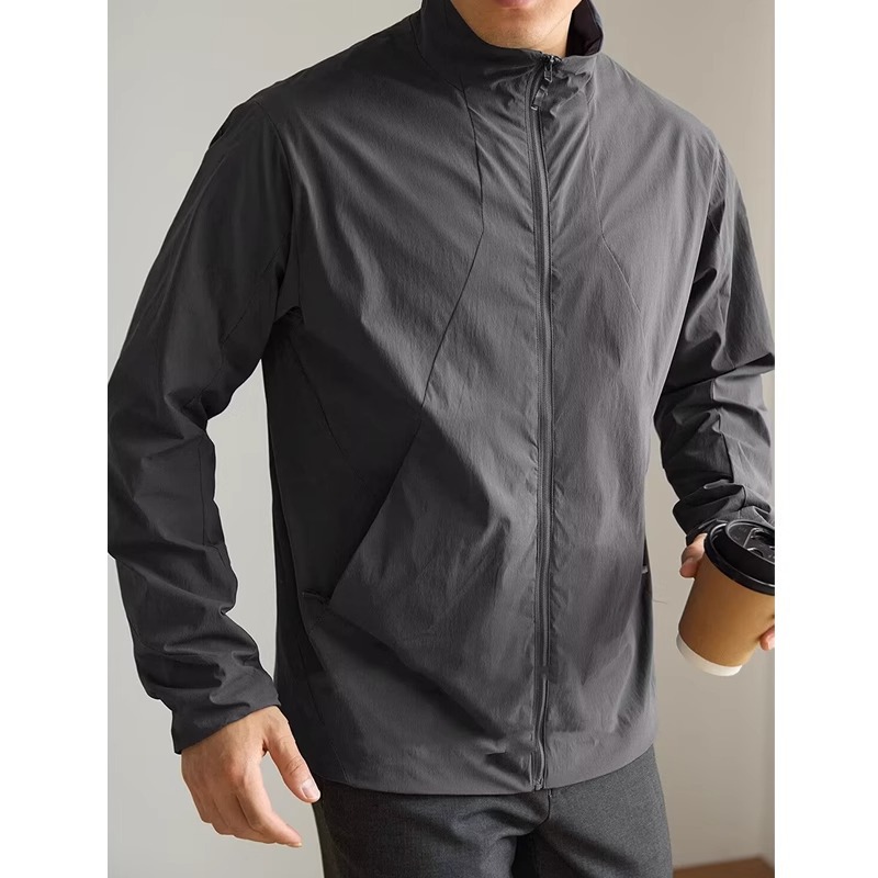 เสื้อแจ็คเก็ตเดินป่าสำหรับผู้ช - Outdoor Adventure Windbreaker บทวิจารณ์และราคา